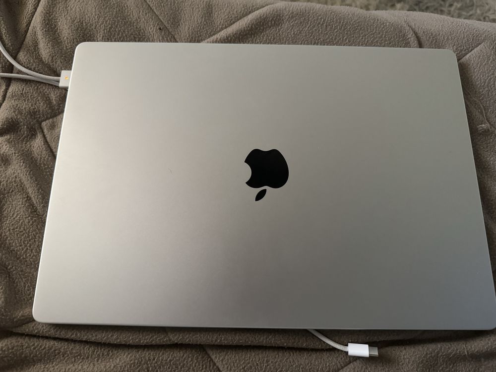 MacBook Pro 16'' | 2023 | M3 Max 14-core | 36GB | 1TB SSD - Prateado