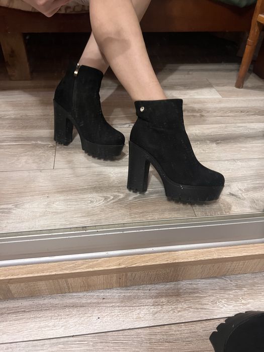 Чорні жіночі ботильйони на підборах / розмір 39 / стильні та зручні