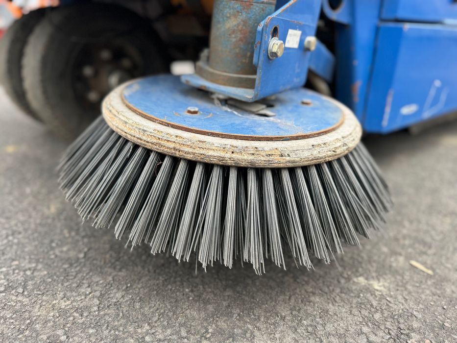 Підмітальна машина Mitsubishi MS66a