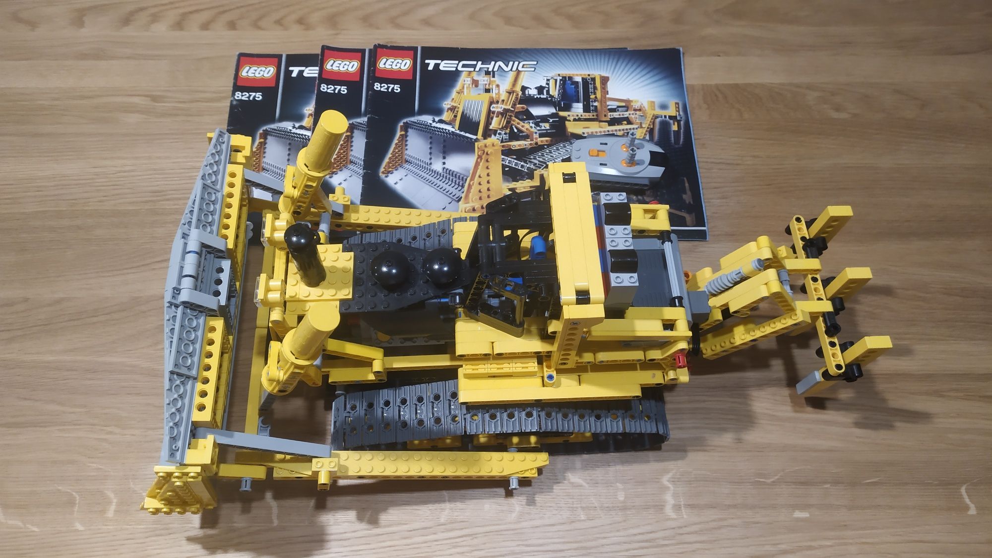 Lego Technic 8275 Motorized Bulldozer, zestaw z 2007r.