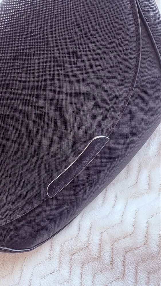 Czarna torebka crossbody