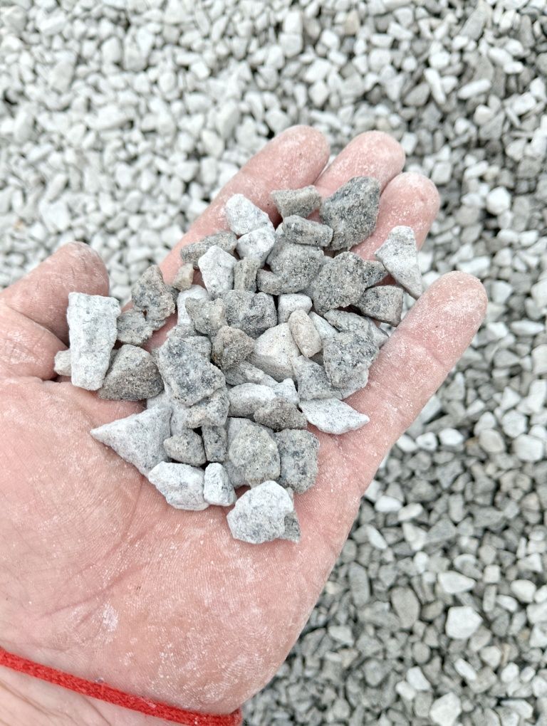 Grys granitowy dalmatyńczyk żwir płukany okrągły ogrody drenaż piasek