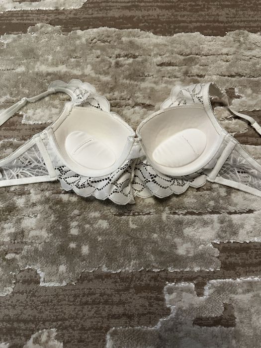 Бюстгалтер Oysho пуш ап 75А