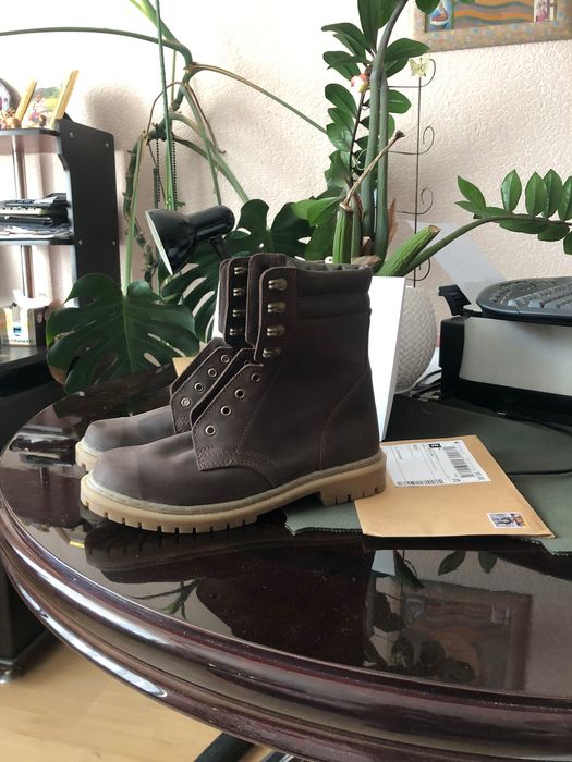 ботинки високі  нові 42 розміру