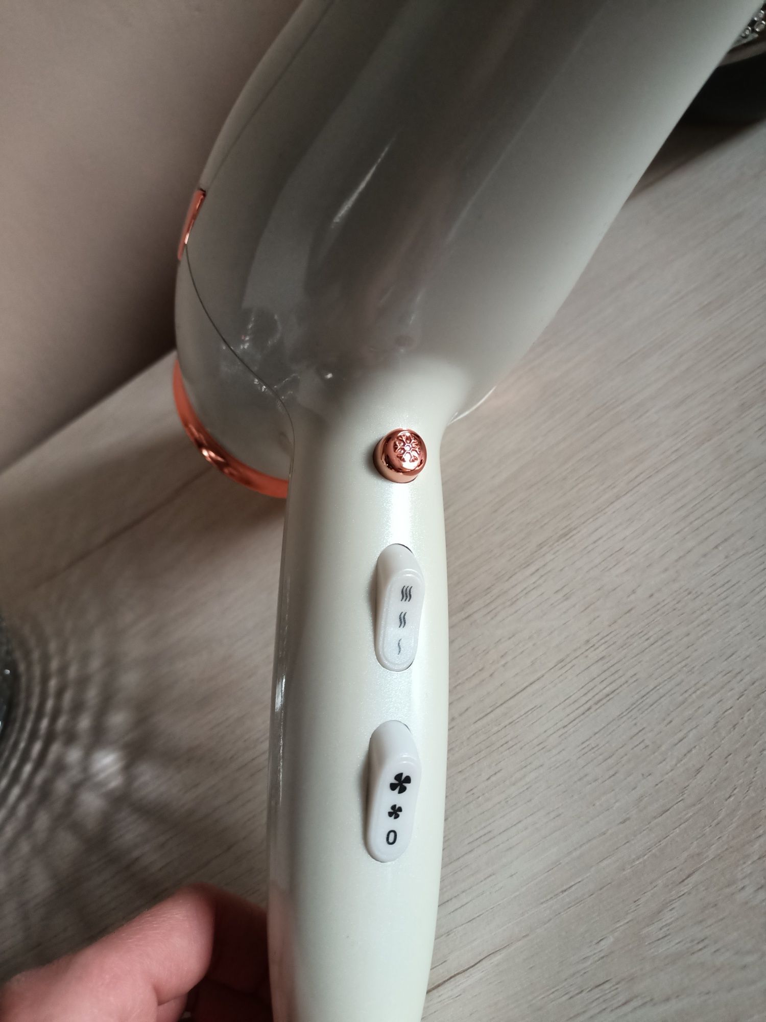 Lekka suszarka do włosów Lily England Deluxe Hair Dryer Rose Gold