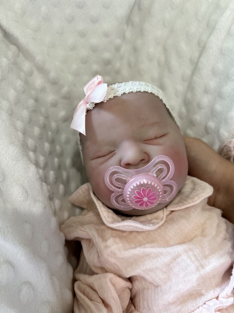 Bebé reborn kit Laura com surpresas