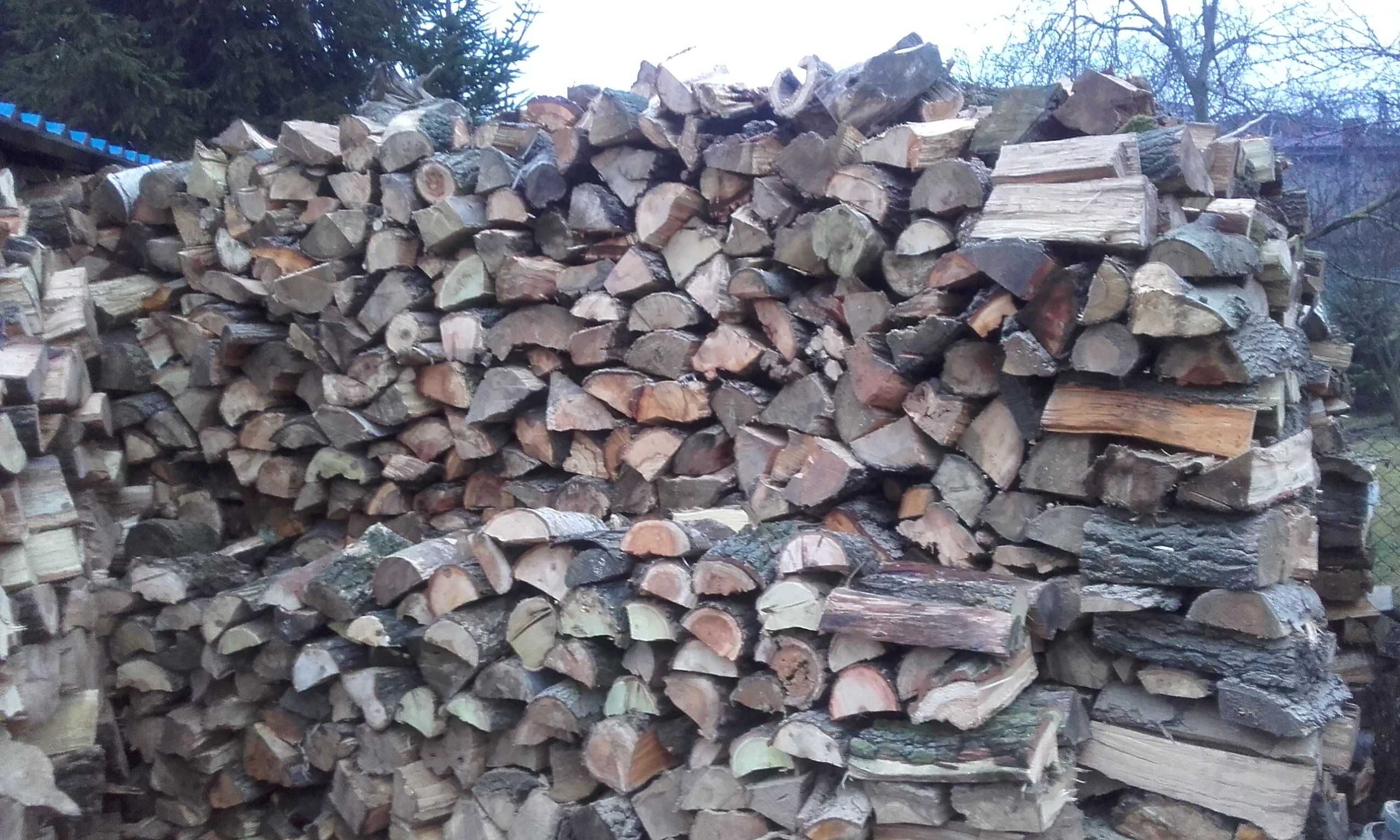 Drewno opałowe sezonowe.