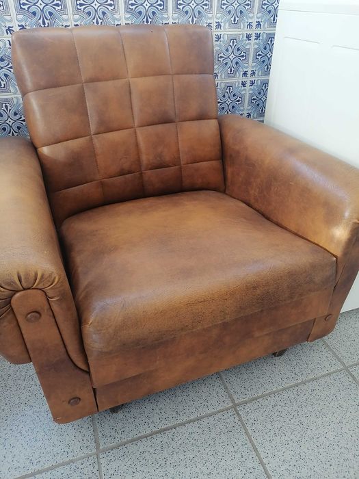 Sofá individual em couro
