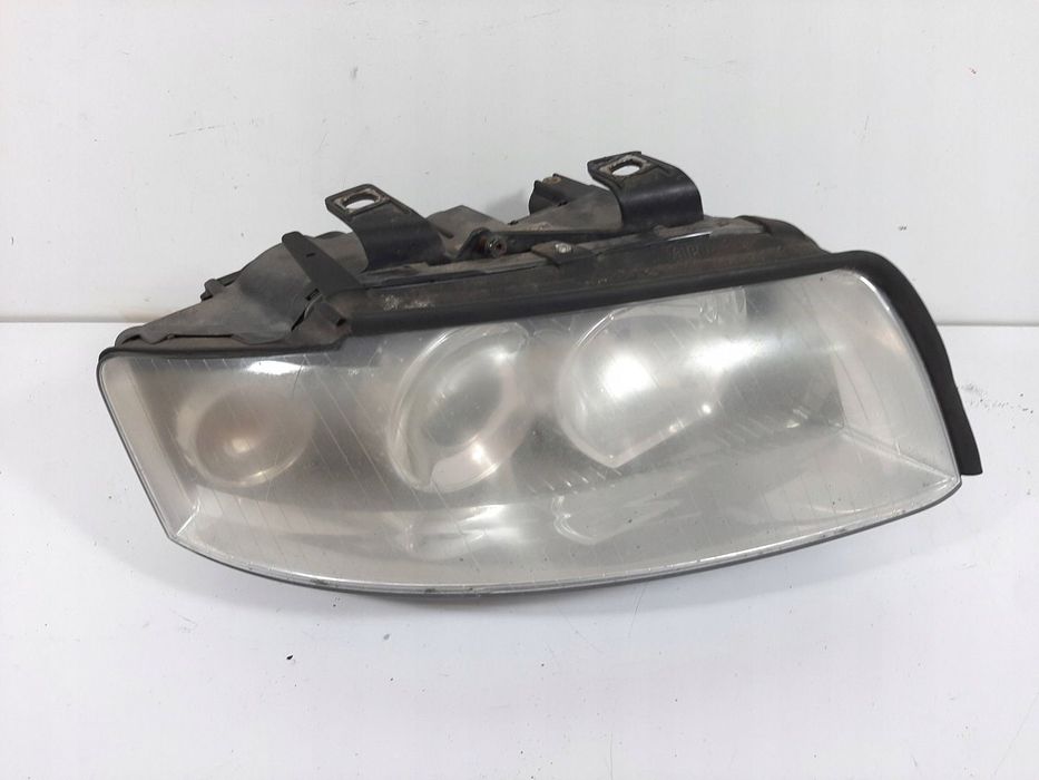 AUDI A4 B6 KOMBI 2.5TDI 03R LAMPA PRAWY PRZOD VALEO 8E0941030C
