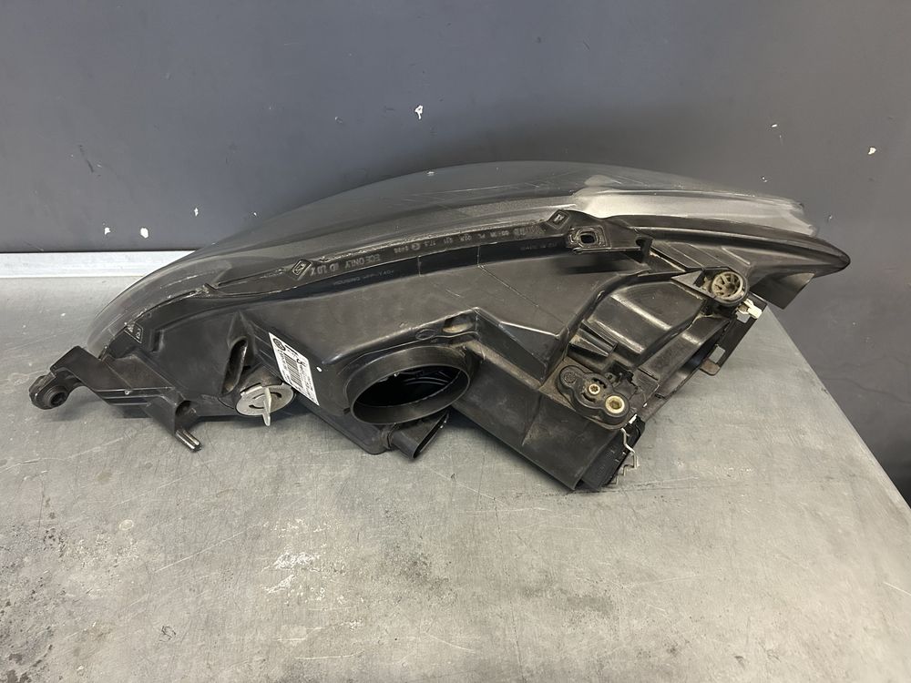 Lampa prawa przód Volkswagen Golf V plus 05-09r. Europa oryginał