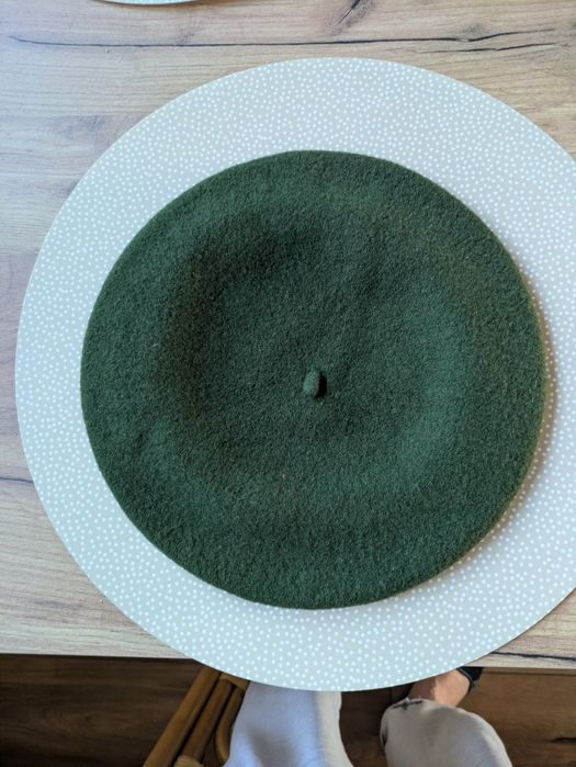 Wełniany, zielony beret