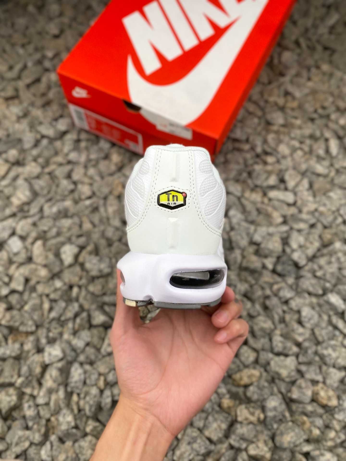 Buty NikeAirMaxWhite TN Plus Moda Obuwie sportowe rozmiar.42