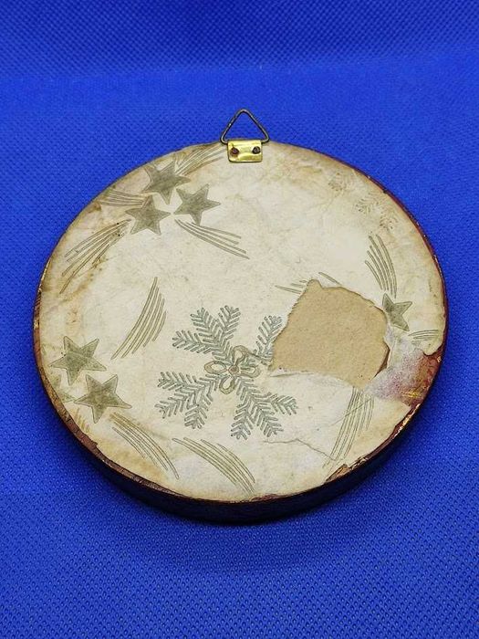 Conjunto de 2 pequenos quadros religiosos em seda