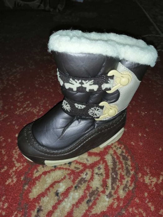Продам зимові чобітки.