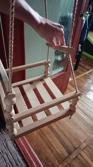 Гойдалка дерев'яна дитяча