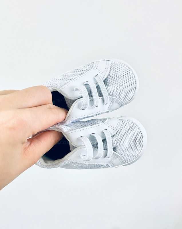 Białe Adidasy niemowlęce Lacoste dla chłopca/dziewczynki, rozmiar 19
