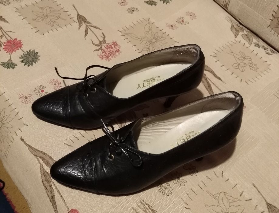 Sapatos em pele, como novos