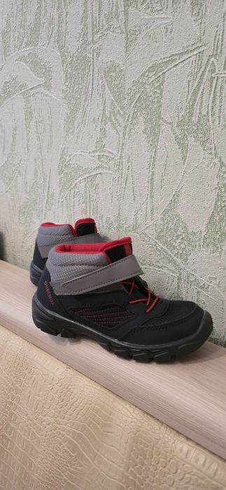 Черевики дитячі туристичні QUECHUA темно-сині 
Залишити відг