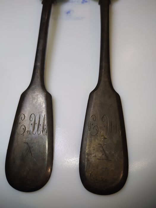 Продам серебряные вилки с клеймом Хлебникова,84пробы.