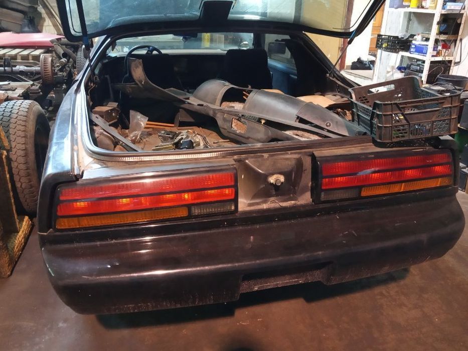 PONTIAC FIREBIRD 3 gen 1982–1992 zderzak tyl tylny f-body camaro chevrolet trans am 2.5 2.8 3.1 v6 3.8 5.0 v8 5.7 rear bumper 1983 1984 1985 1986 1987 1988 1989 1990 1991