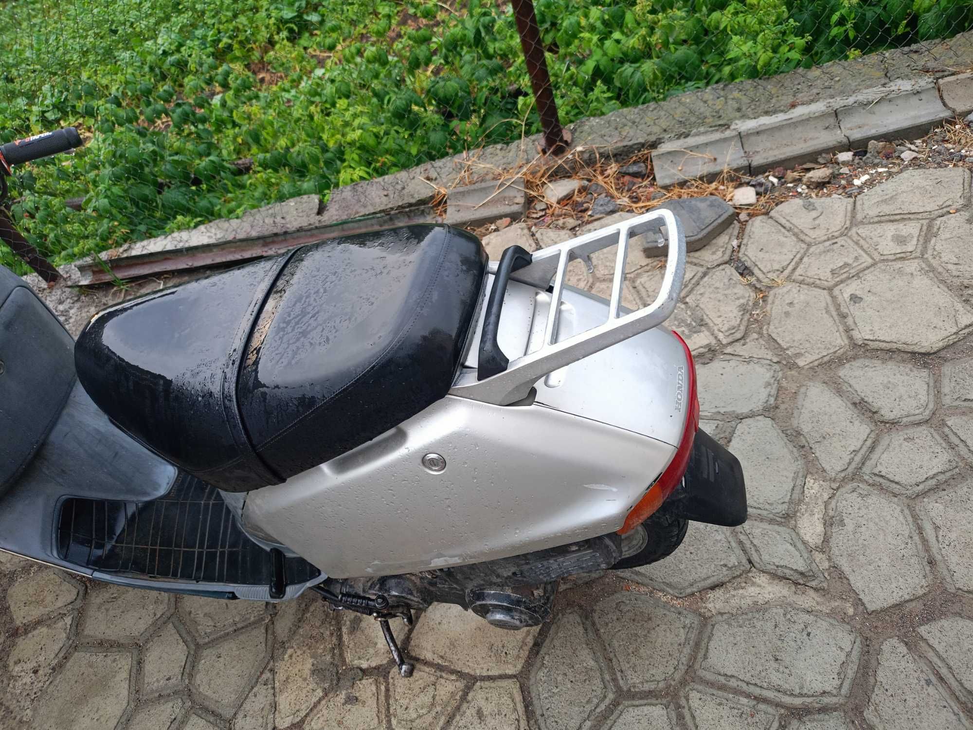 Продам скутер Honda lead 90