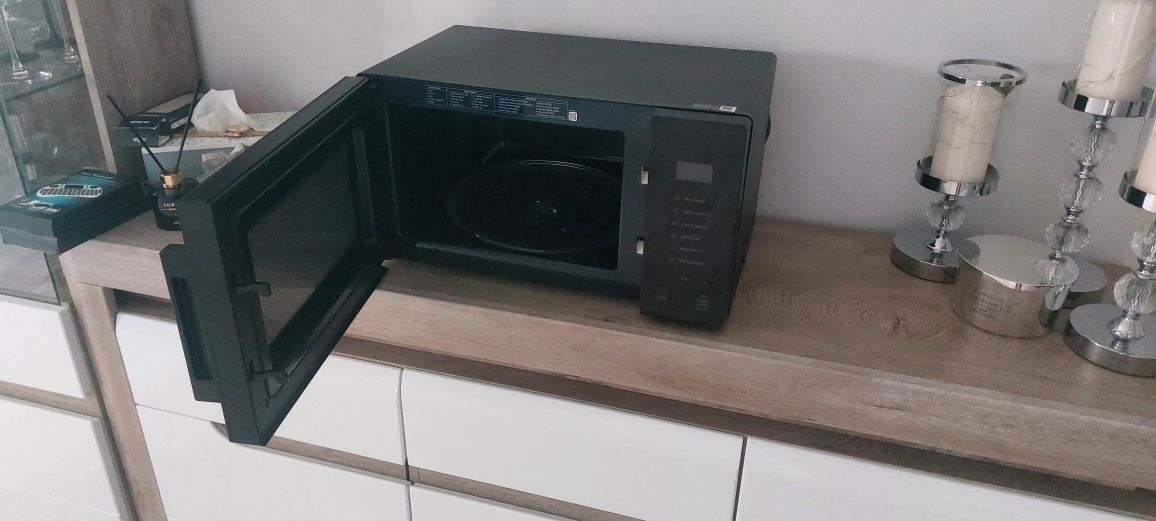 Mikrofalówka Samsung 1,5 roczna kuchenka mikrofalowa