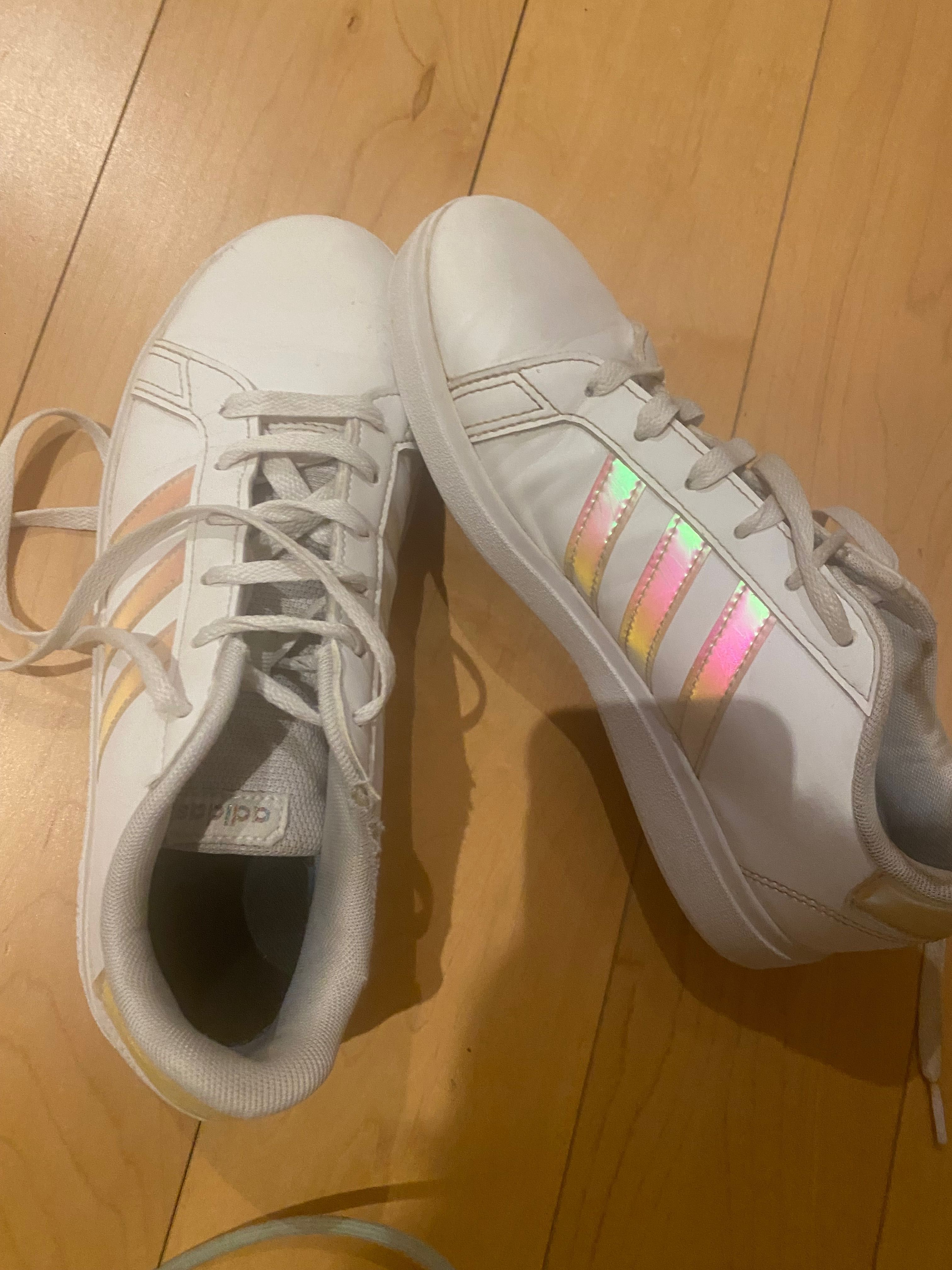 Sapatilhas adidas em bom estado