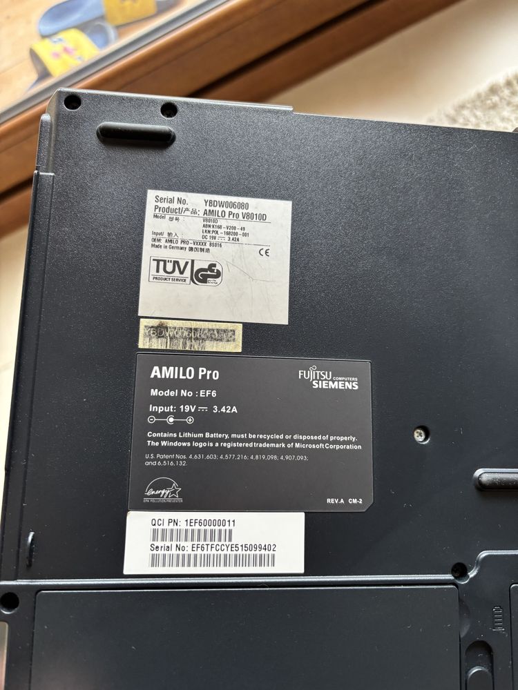 Fujitsu Siemens Amilo Pro 8010D