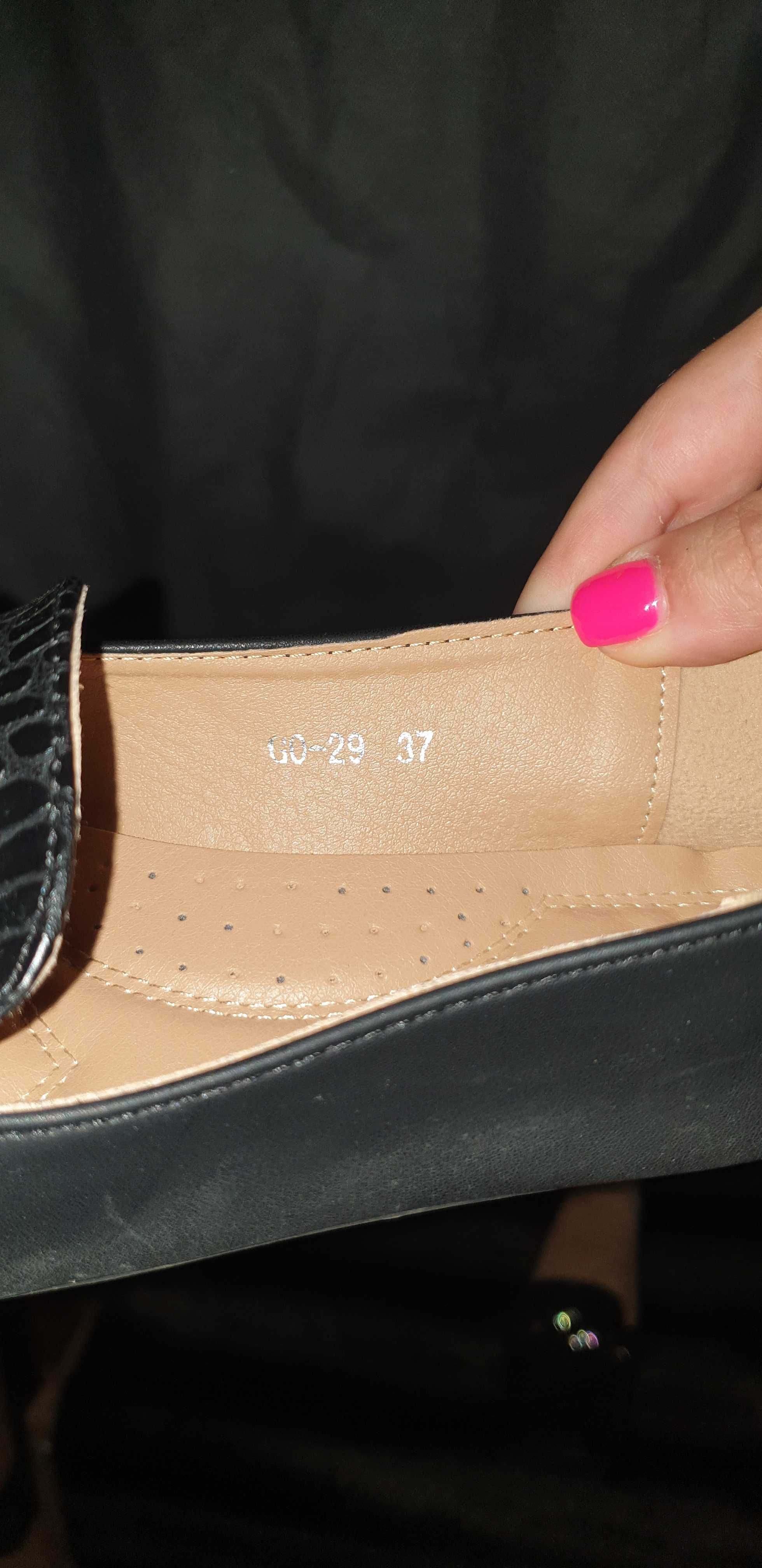 Sabrinas com detalhe corrente
