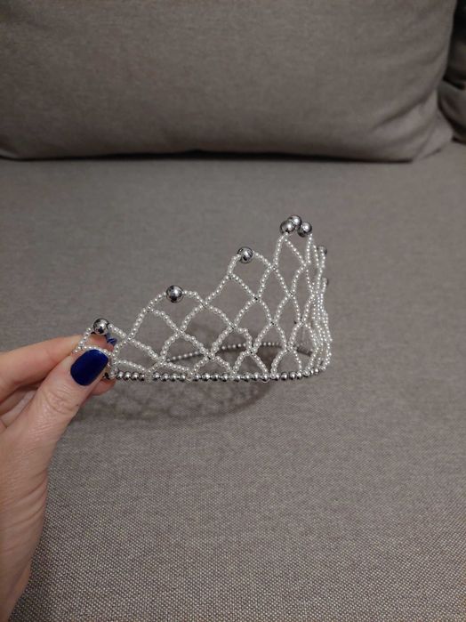 Красивая корона с бисера, бусин
Ручная работа