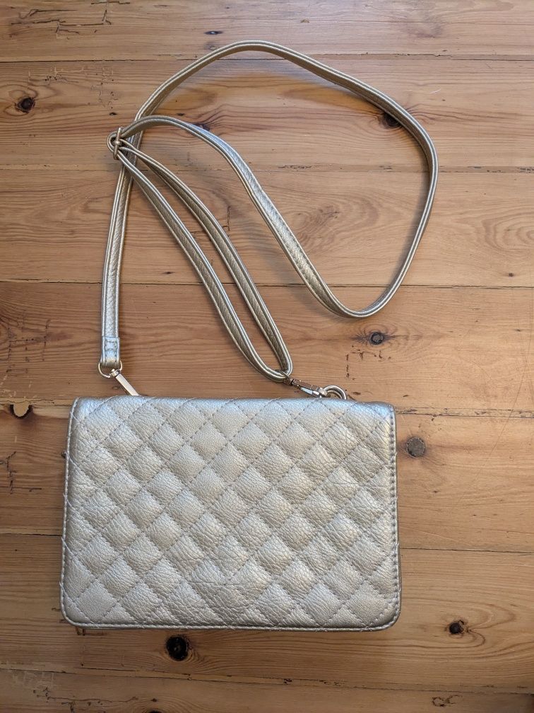 Złota pikowana torebka na ramię crossbody