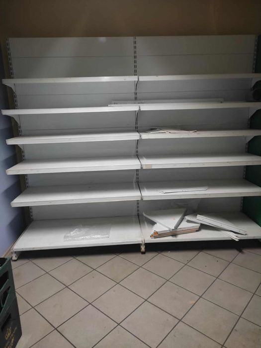 Na sprzedaż półki sklepowe