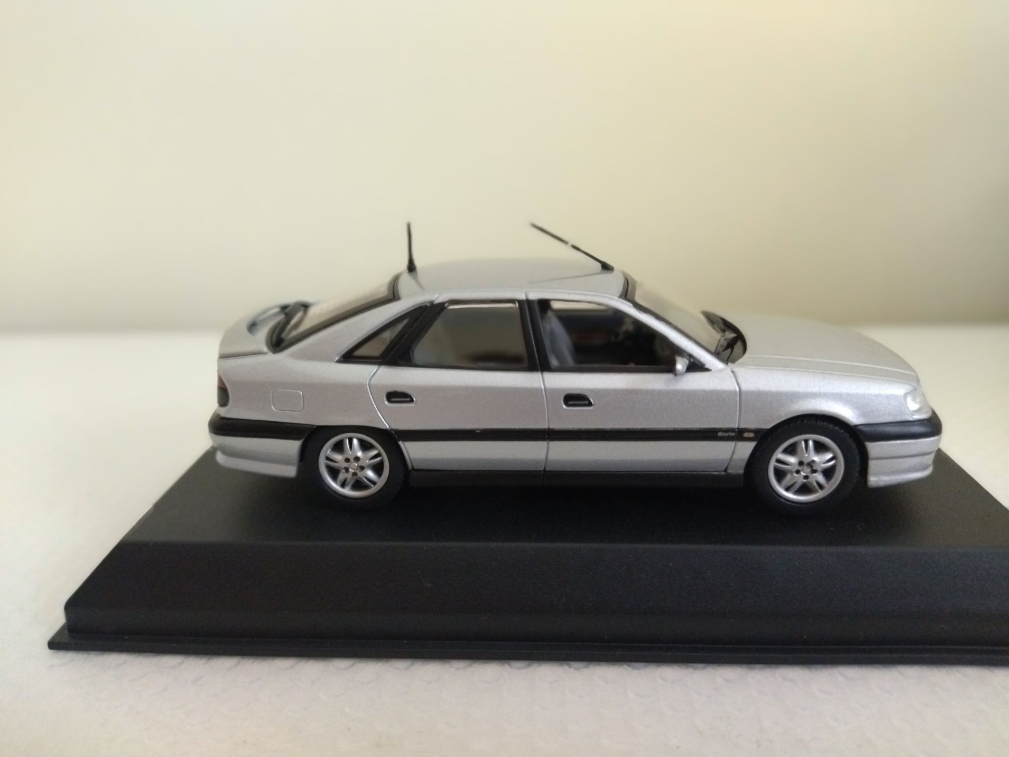 Miniatura Renault Safrane Biturbo Baccara 1/43 Nova