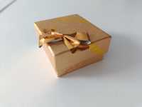 Złote pudełko na biżuterię z kokardą, prezentowe