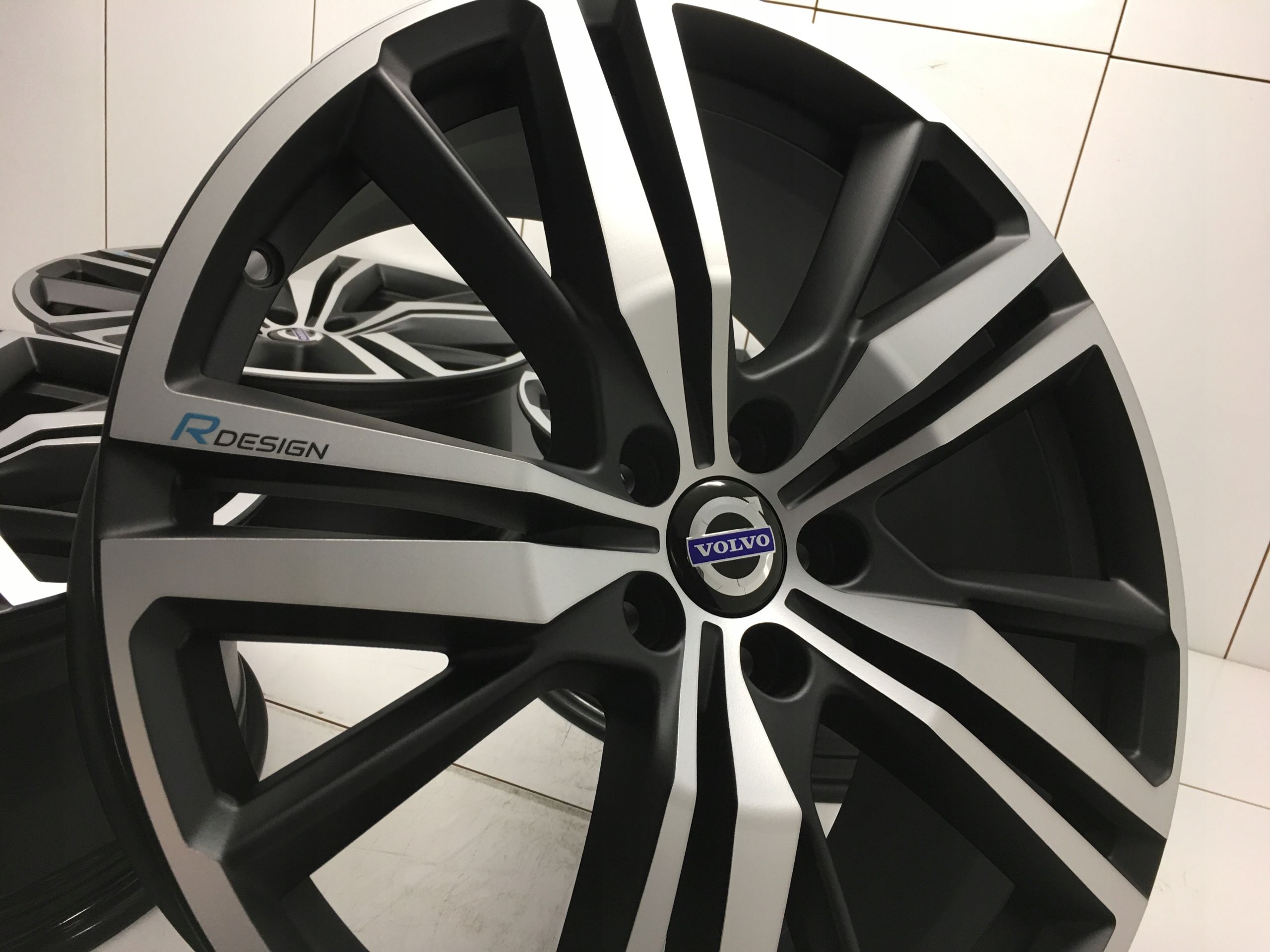 Felgi 19 Volvo r Design Ideal 8 ET42 XC60 XC40 V70