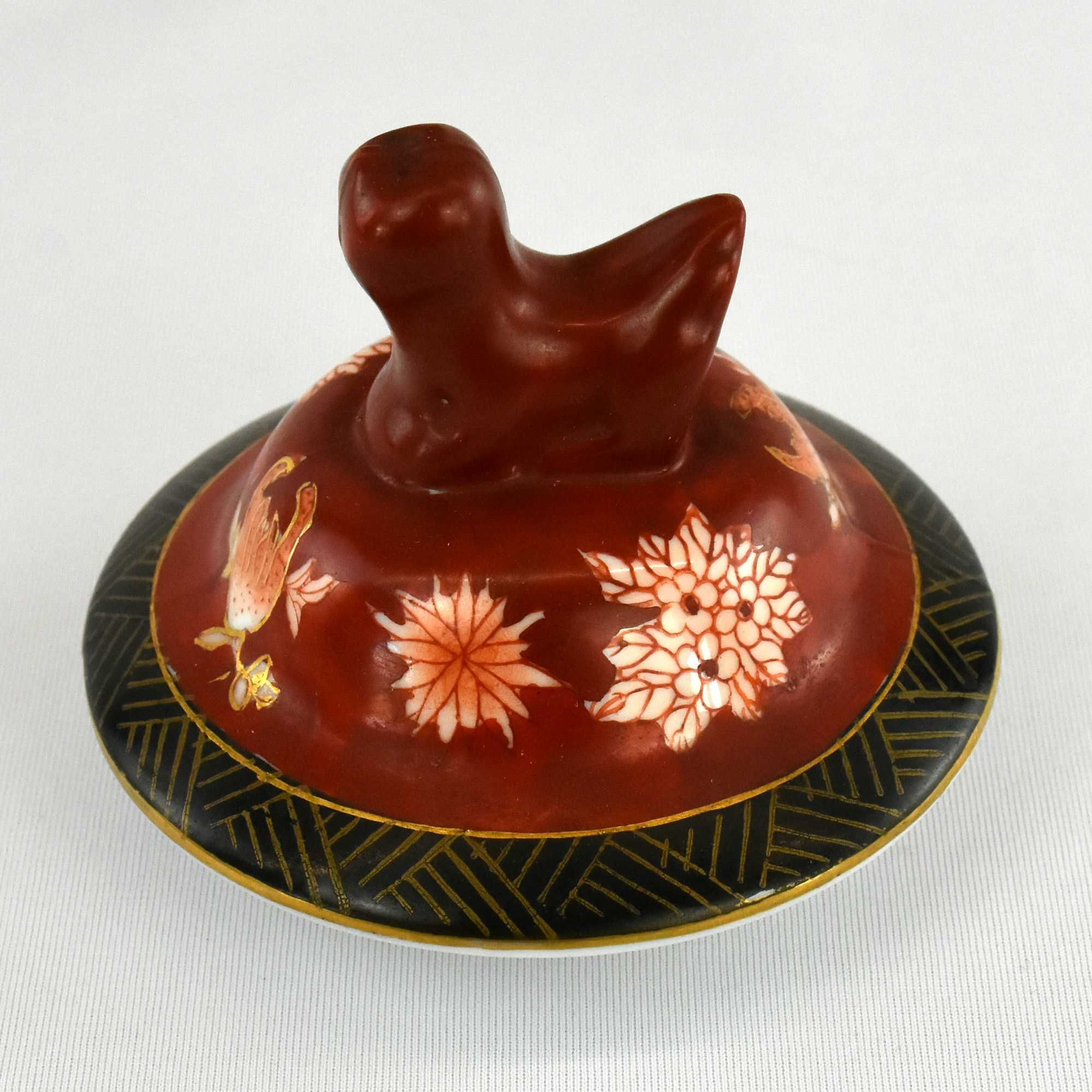 Pote com tampa Porcelana da China, dourado e “rouge de fer” circa 1960