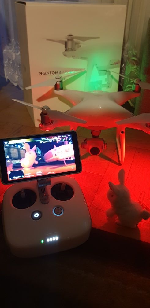 DJI phantom 4 Advanced z ekranem.SUPER