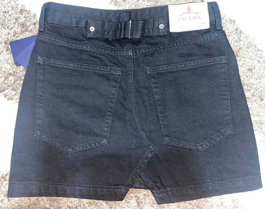 Міні-спідниця Prada