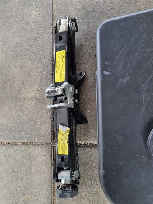 Audi a4 b8 lewarek podnosnik pianka oslona