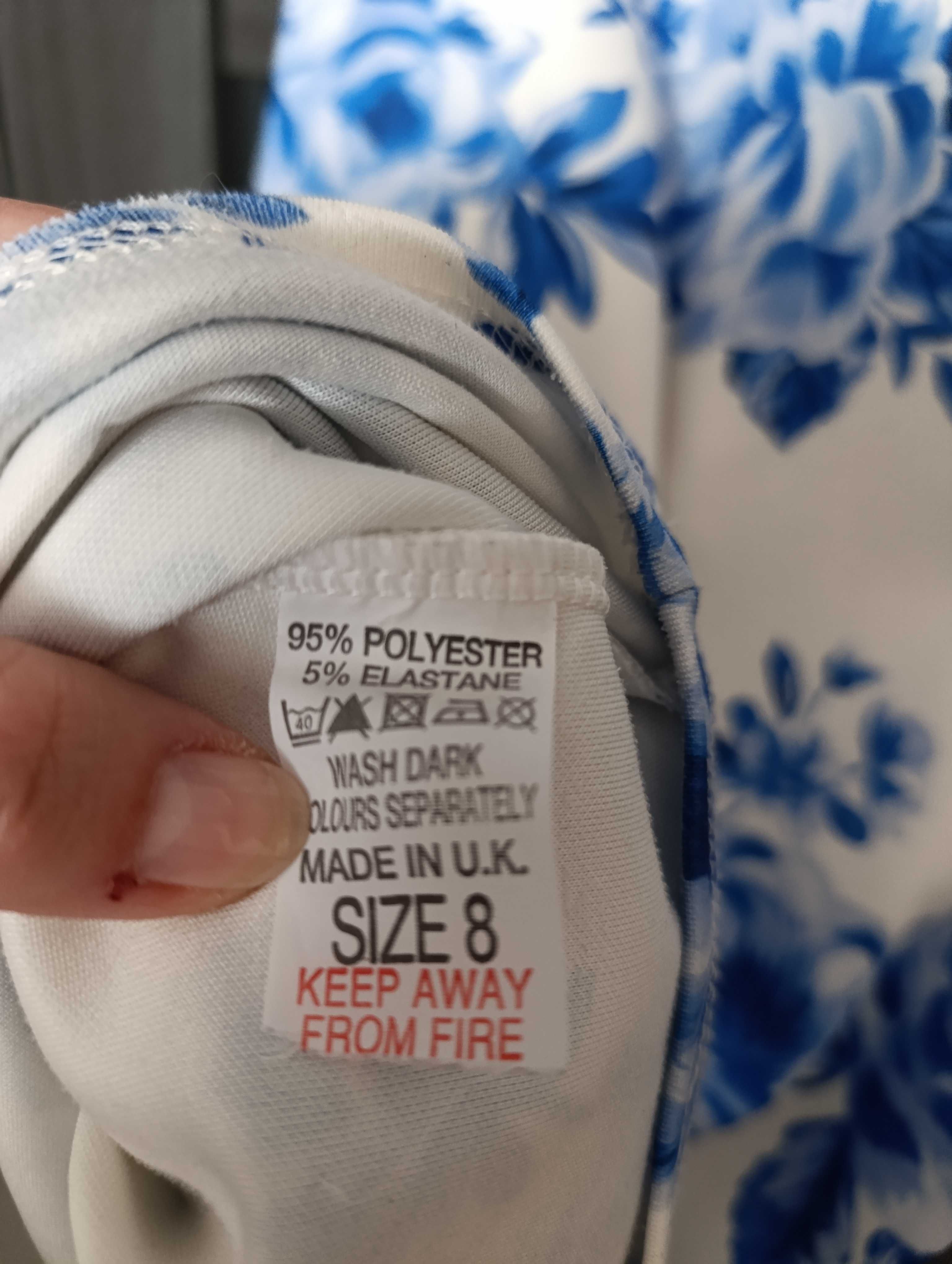 Wąska biała sukienka w niebieskie kwiaty rozmiar S Pretty Little Thing