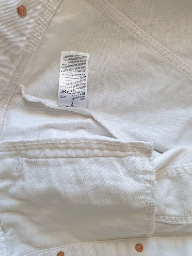 Blusão branco da marca Old Navy