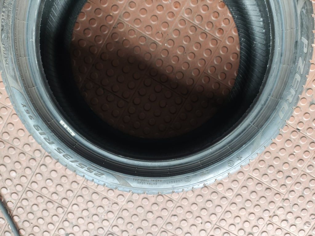 255/35r19 Pirelli
