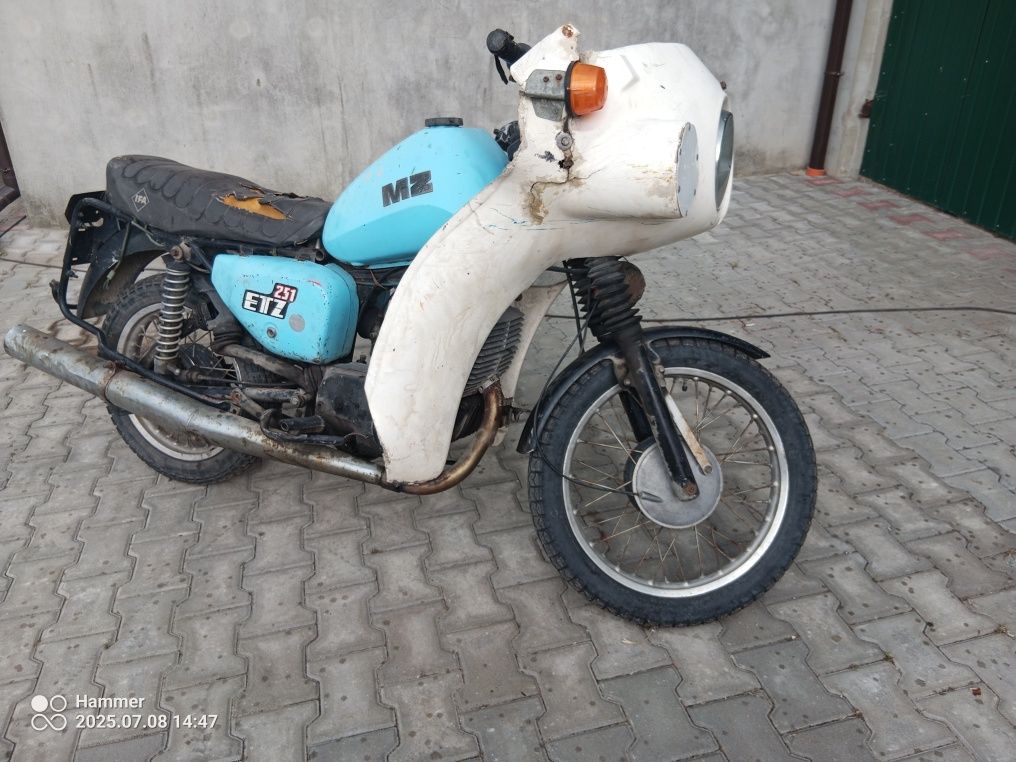 Mz-etz 251 z dokumentami
