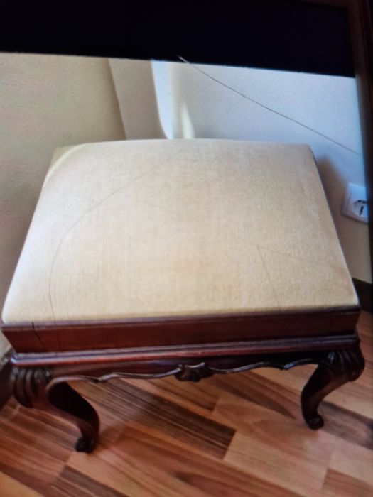 Banco pequeno almofadado