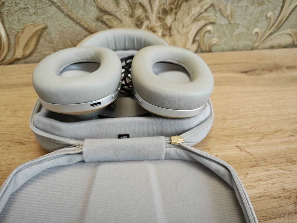Bowers & wilkins px8 tan в отличном состоянии.
