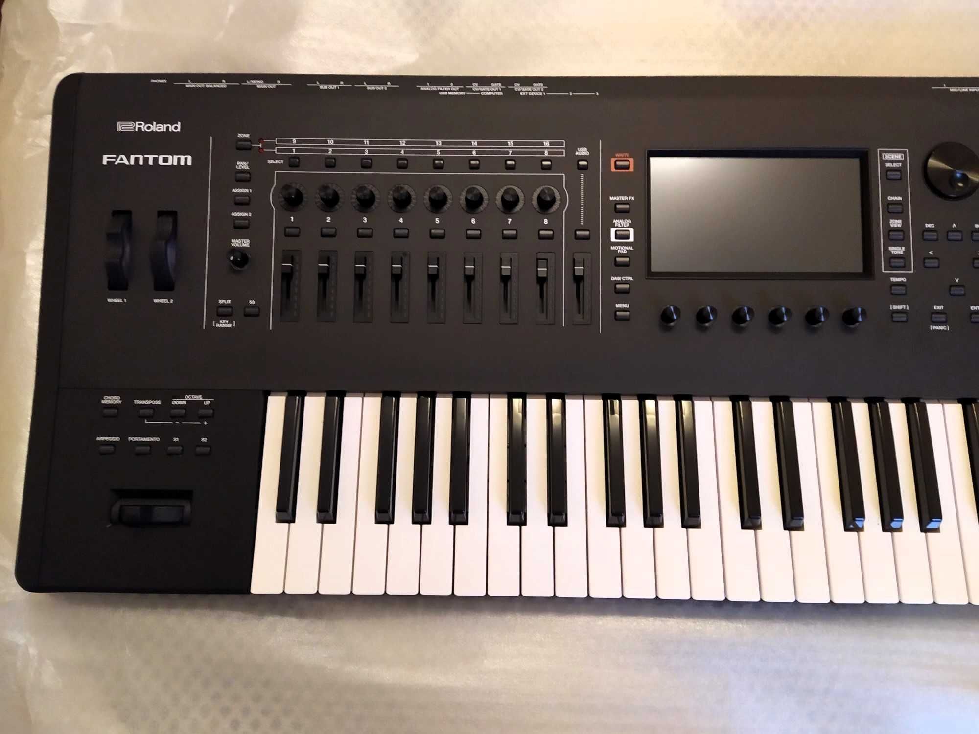Roland Fantom 6 - workstation
