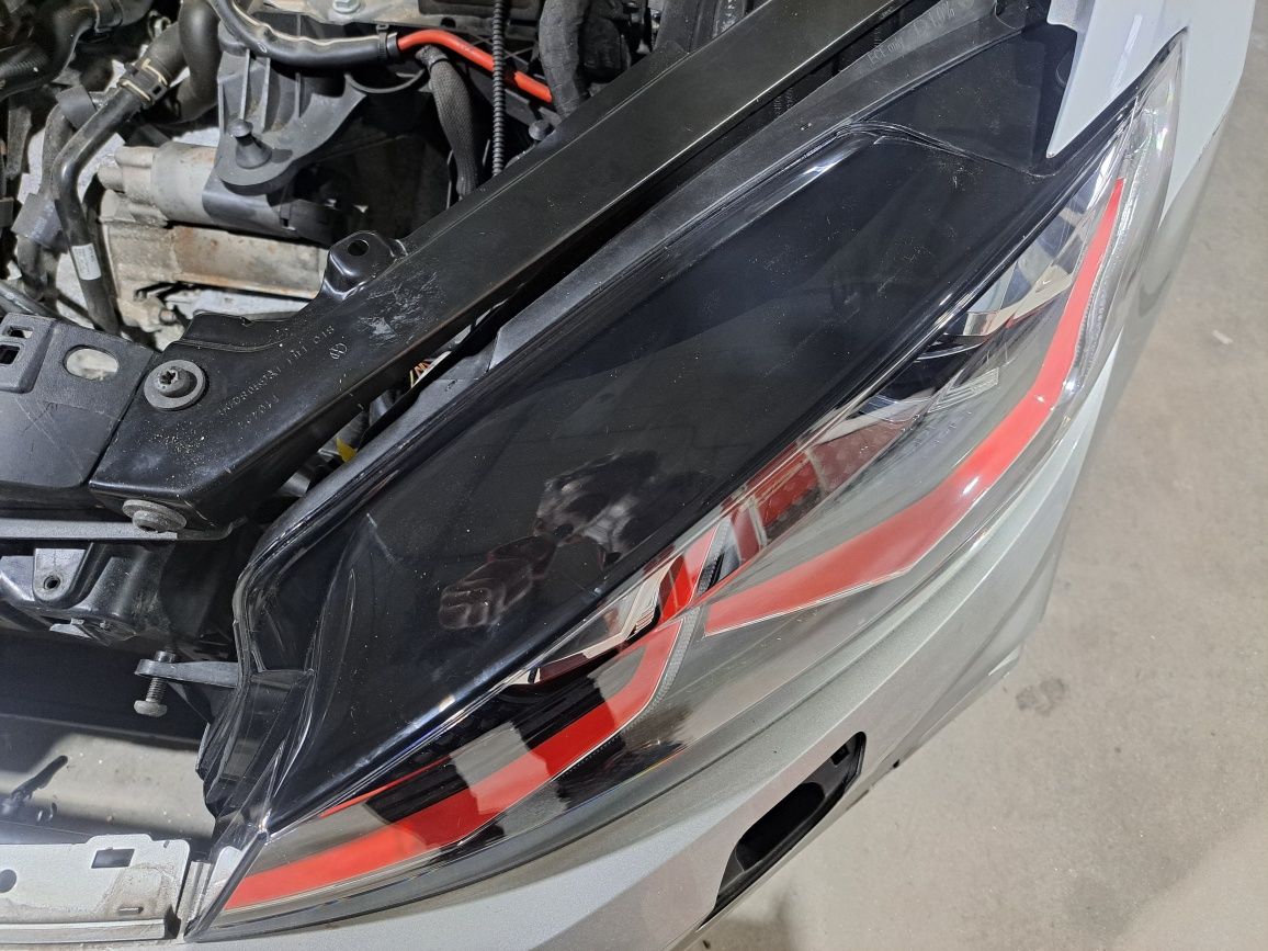 Farol golf gti mk7.5