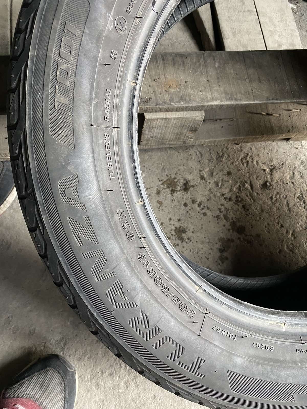 205.60.16 Bridgestone 2шт лето БУ склад шины резина из Европы 60 R16