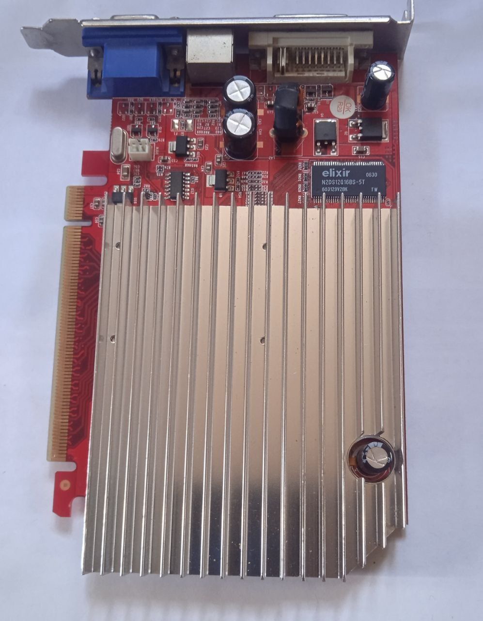 Видеокарта PCI-E X550 128Mb, с выходами DVI, VGA и TV-Out, Silent