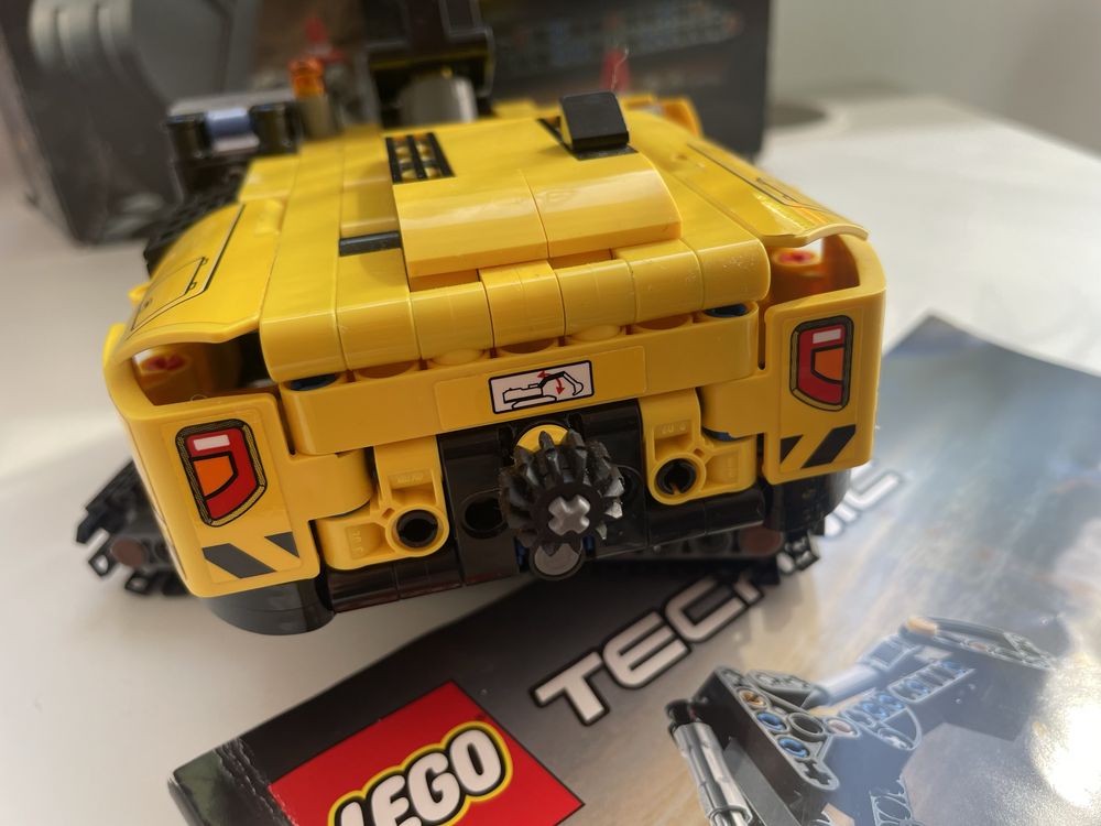 Lego Technic 42121 wytrzymała koparka